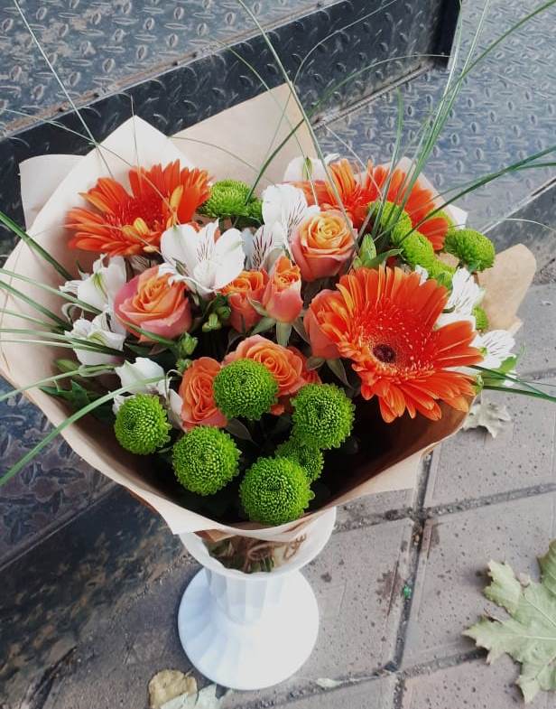 Букет цветов из: Герберы, Хризантемы, Альстромерии и Розы в Новолакском