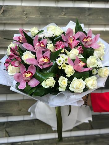 Букет цветов из: Розы и Хризантемы в Новолакском