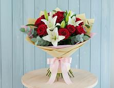 Букет цветов из:  Лилии и Розы в Новолакском