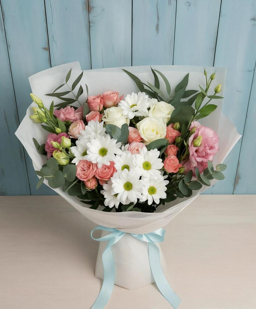 Букет цветов из: Розы, Лизиантусы и Хризантемы в Новолакском