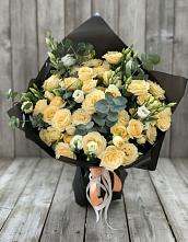 Букет цветов из:  Розы и Лизиантусы в Новолакском