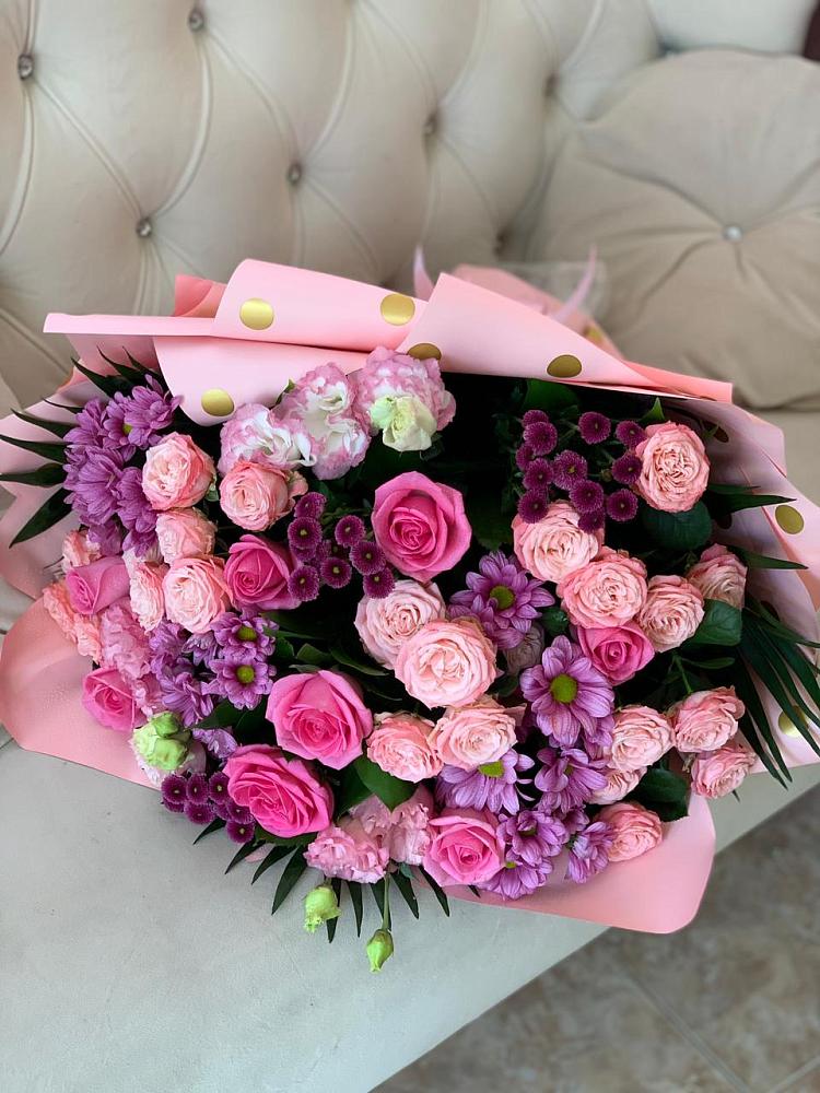 Букет цветов из: Хризантемы, Розы и Лизиантусы в Новолакском