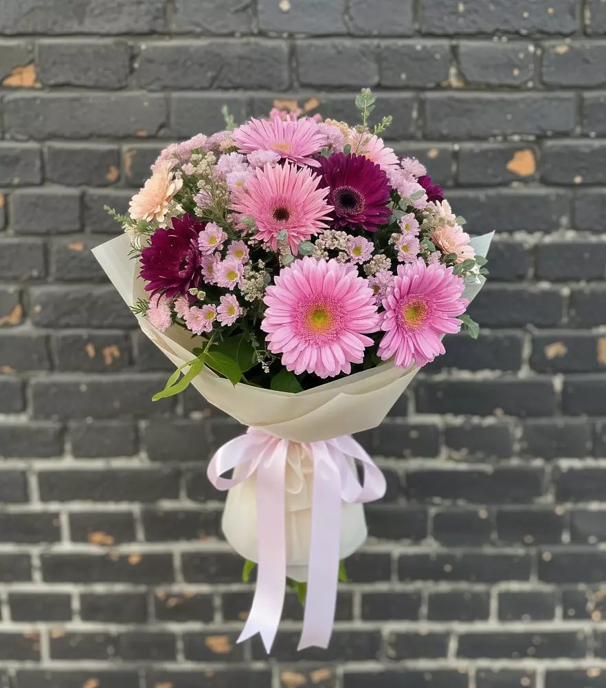 Букет цветов из: Герберы и Хризантемы в Новолакском