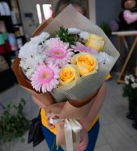 Букет цветов из:  Герберы, Розы и Хризантемы в Новолакском