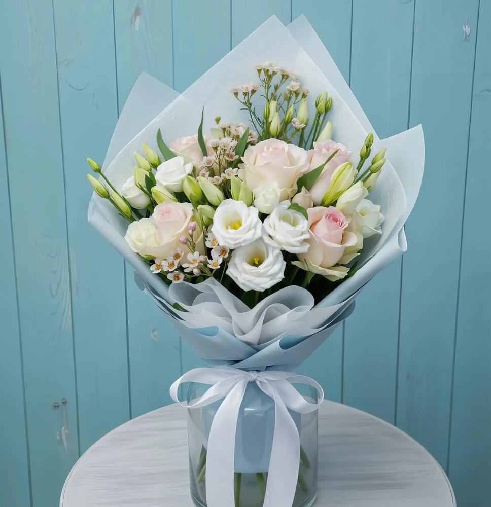 Букет цветов из: Розы и Лизиантусы в Новолакском