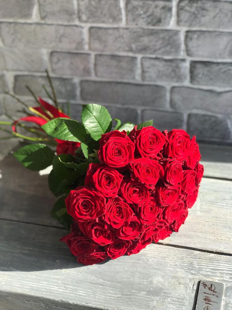 Букет Красные розы Фридом в Новолакском
