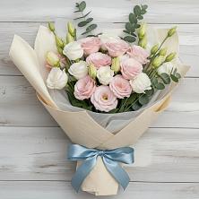 Букет цветов из:  Лизиантусы в Новолакском