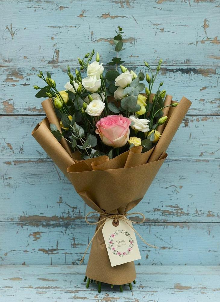 Букет цветов из: Розы и Лизиантусы в Новолакском