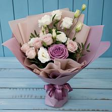 Букет цветов из:  Розы и Лизиантусы в Новолакском