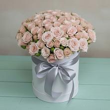 Цветочная композиция из Розы в шляпной коробке в Новолакском