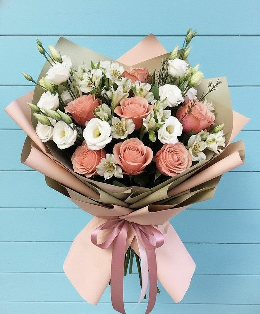 Букет цветов из: Розы, Альстромерии и Лизиантусы в Новолакском