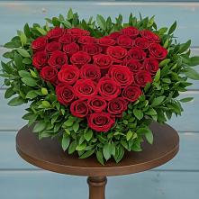 Цветочная композиция из Розы в виде сердца в Новолакском