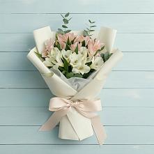 Букет цветов из:  Альстромерии в Новолакском