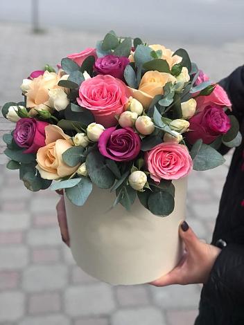 Цветочная композиция из Розы в шляпной коробке в Новолакском