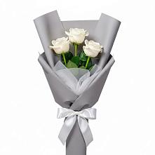 Букет 3 белые розы в Новолакском