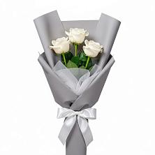 Букет 3 белые розы в Новолакском