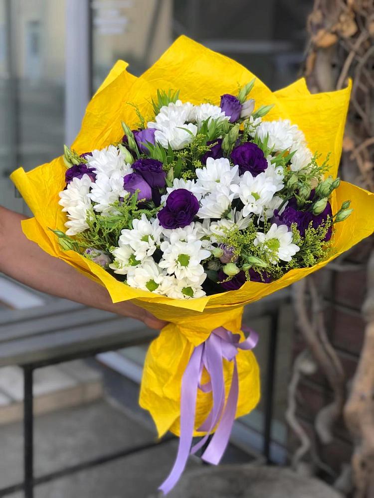 Букет цветов из: Ирисы, Хризантемы и Ромашки в Новолакском