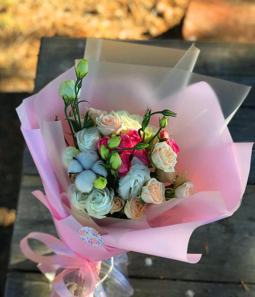 Букет цветов из: Розы и Лизиантусы в Новолакском