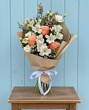 Букет цветов из:  Альстромерии, Лизиантусы, Розы и Хризантемы #REPLACE_PRED# Новолакском