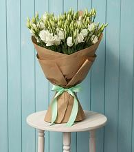 Букет цветов из:  Лизиантусы в Новолакском