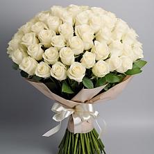Букет 101 беля роза Белоснежка в Новолакском