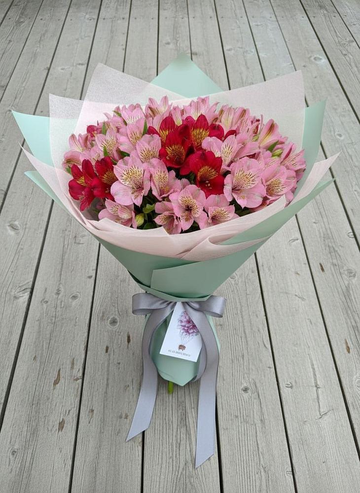 Букет цветов из: Альстромерии в Новолакском