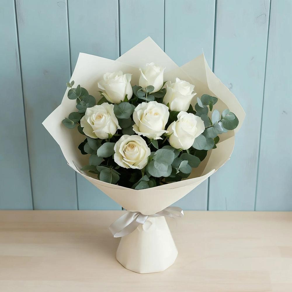 Букет Белые розы в Эвкалипте в Новолакском