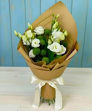 Букет цветов из:  Хризантемы и Лизиантусы в Новолакском