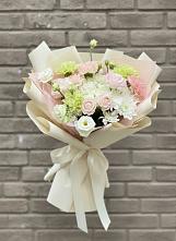 Букет цветов из:  Гвоздики, Розы, Лизиантусы и Хризантемы в Новолакском