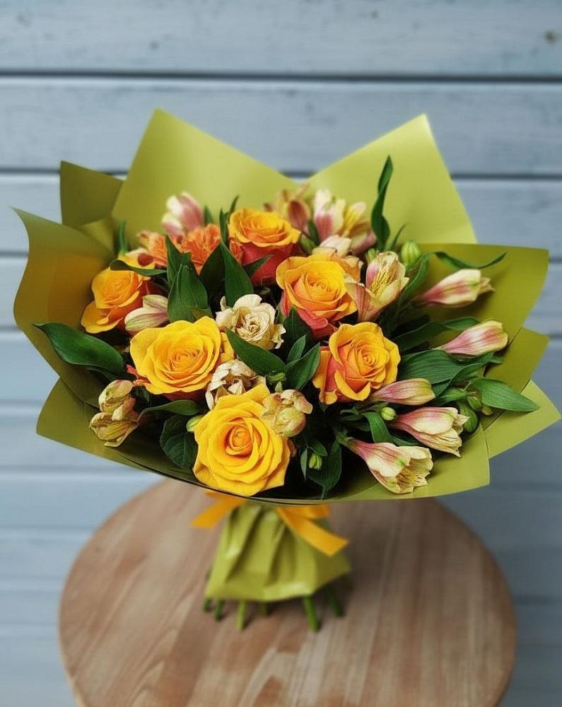 Букет цветов из: Альстромерии и Розы в Новолакском