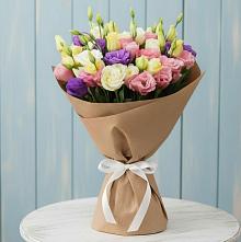 Букет цветов из:  Лизиантусы в Новолакском