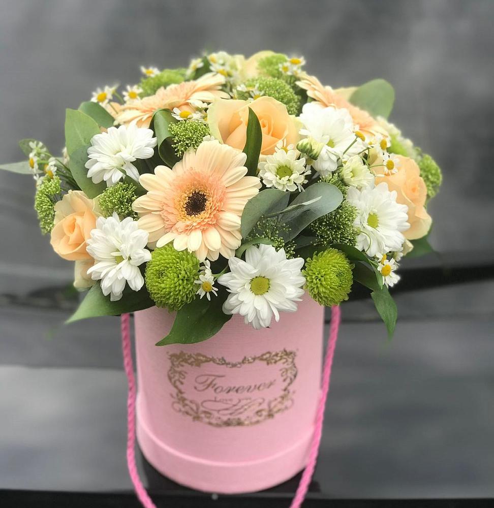 Цветочная композиция из Розы, Герберы и Хризантемы в шляпной коробке в Новолакском