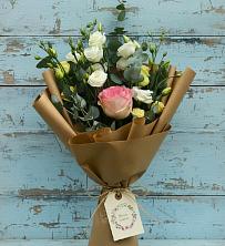 Букет цветов из:  Розы и Лизиантусы в Новолакском