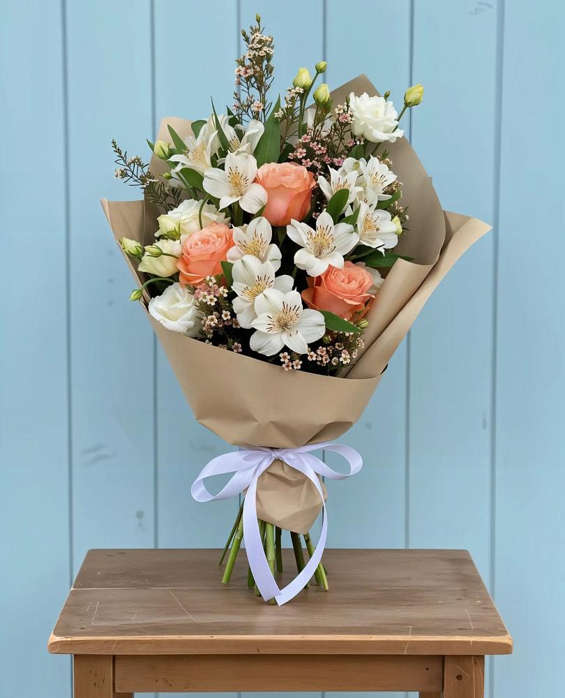 Букет цветов из: Альстромерии, Лизиантусы, Розы и Хризантемы в Новолакском