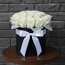 Цветочная композиция из Розы в шляпной коробке в Новолакском