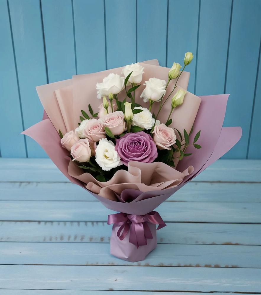 Букет цветов из: Розы и Лизиантусы в Новолакском